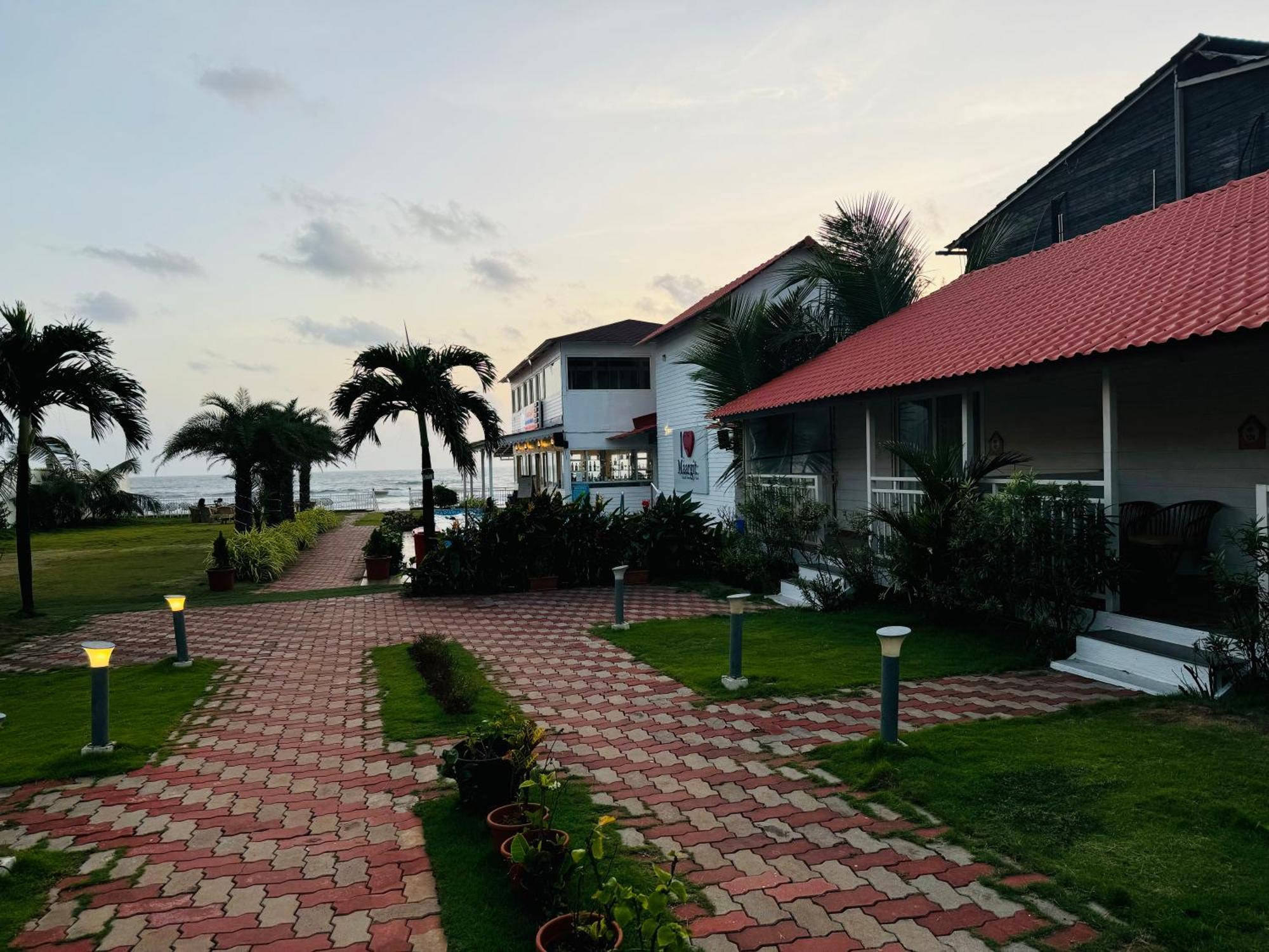 Maargit Beach Resort Mandrem Buitenkant foto