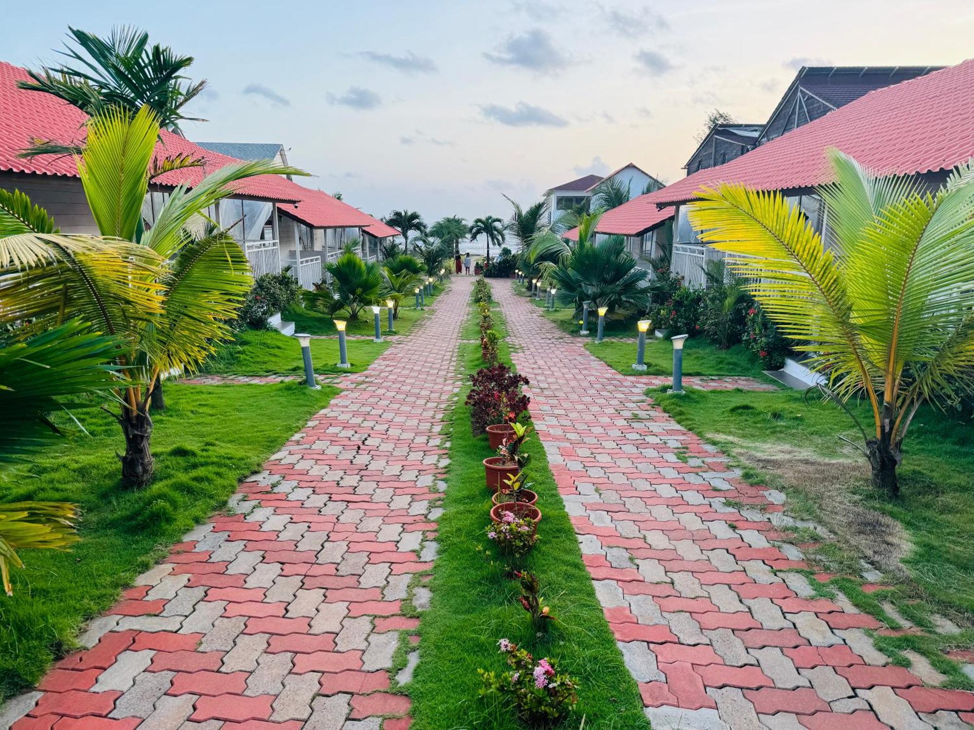 Maargit Beach Resort Mandrem Buitenkant foto