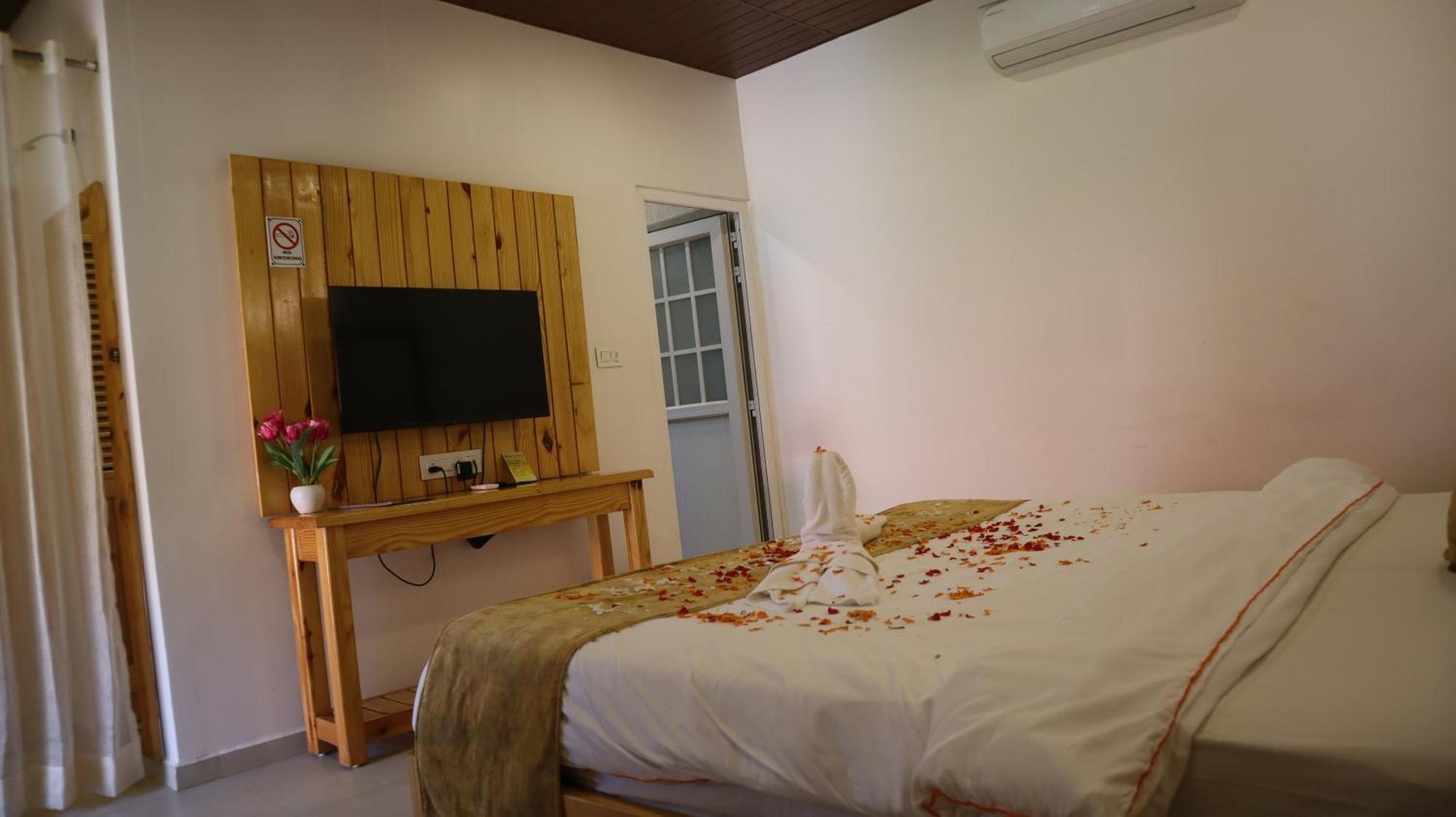 Maargit Beach Resort Mandrem Buitenkant foto