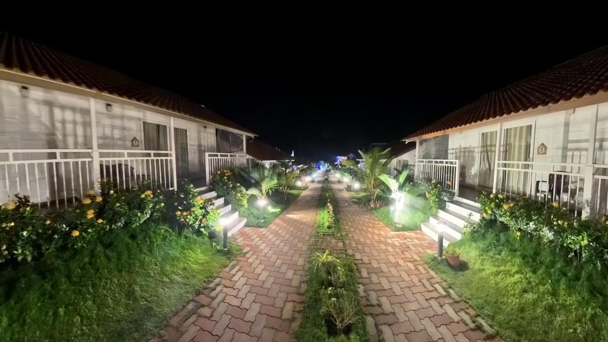 Maargit Beach Resort Mandrem Buitenkant foto